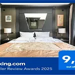 Miet-Kamp Ruhig, Zentral, Nahe Messe, Ausgefallenes Design 2 Schlafzimmer